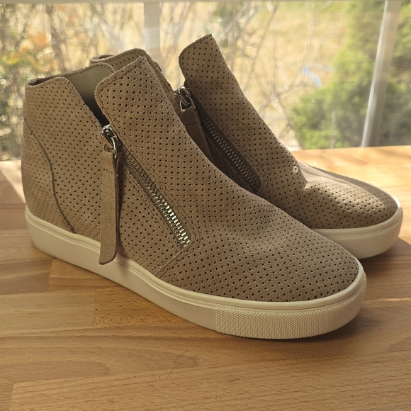 Steve Madden Shoes - Beige Wedge Sneakers Size 6